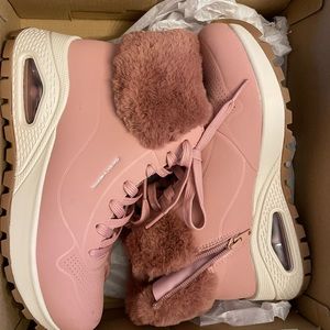 Female Skechers Boots